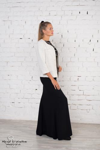 Длинная юбка из шелка и жакет в стиле Chanel