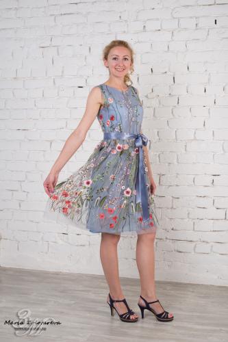Платье из сетки с вышивкой на шелковой основе в стиле Valentino